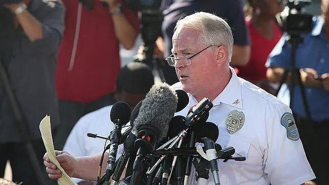 El jefe de la policía de Fergusonanuncia el nombre del agente implicado en la muerte del jóven negro Michael Brown