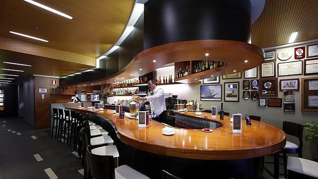 Distinguida zona de bar del lugar de encuentro con sello gallego por excelencia