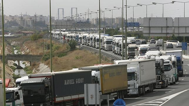 El superávit de la balanza comercial de la UE se dispara hasta los 33.400 millones