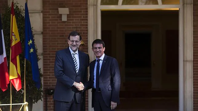 Mariano Rajoy junto a su homólogo francés, Manuel Valls