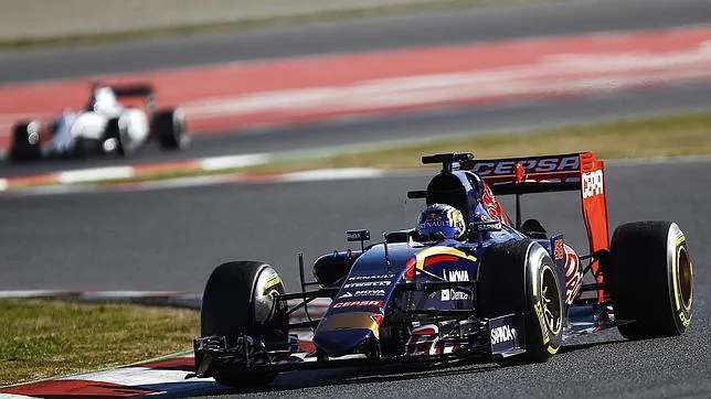 Sainz, con su Toro Rosso en el circuito de Montmeló