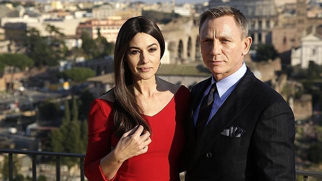 Monica Bellucci, una «chica Bond» de 50 años dispuesta a devorar a 007