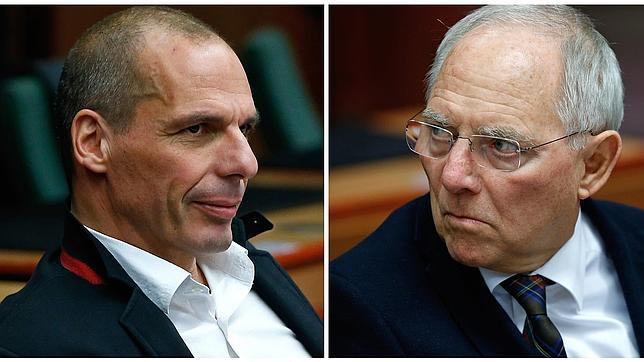 El ministro de finanzas griego, Yanis Varoufakis, y su homólogo alemán, Wolfang Schäuble