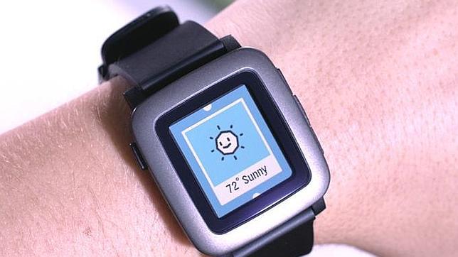 Pebble alcanza el millón de dólares en 30 minutos con su reloj de pantalla a color