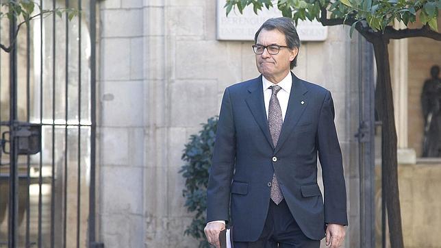 Mas afirma, tras la decisión del TC, que el «único camino» para la consulta es el 27-S