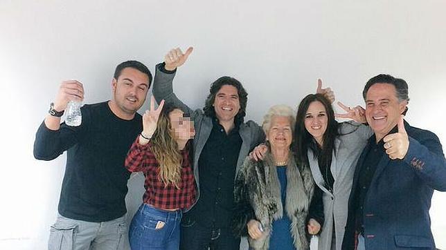 La familia de Belén Esteban celebra que sigue en «GH VIP»