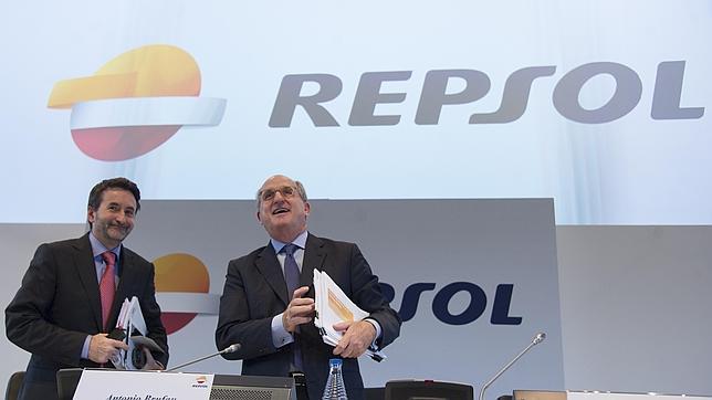 El presidente de Repsol, Antonio Brufau (dcha) junto al consejero delegado de la compañía, Josu Jon Imaz