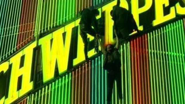 Fotograma de la película El Día de la Bestia.