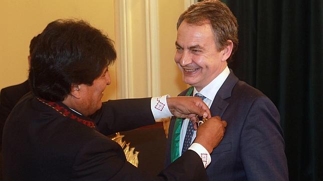 Zapatero llega a Bolivia para «recuperar el abrazo» con Evo Morales