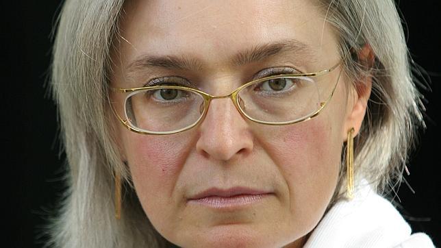 La periodista rusa Anna Politkóvskaya, un año antes de morir, en Edimburgo