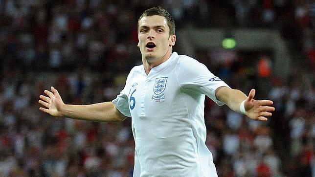 Adam Johnson, libre tras pagar la fianza