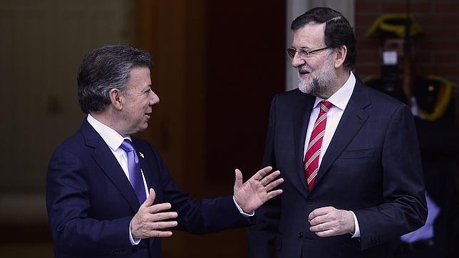 El presidente del Gobierno, Mariano Rajoy, con su homólogo colombiano, Juan Manuel Santos