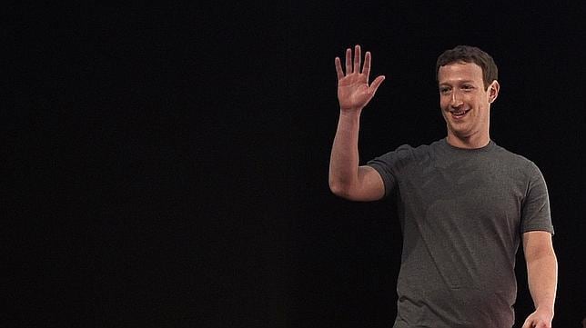 Zuckerberg durante la conferencia que realizó el primer día del MWC 2015