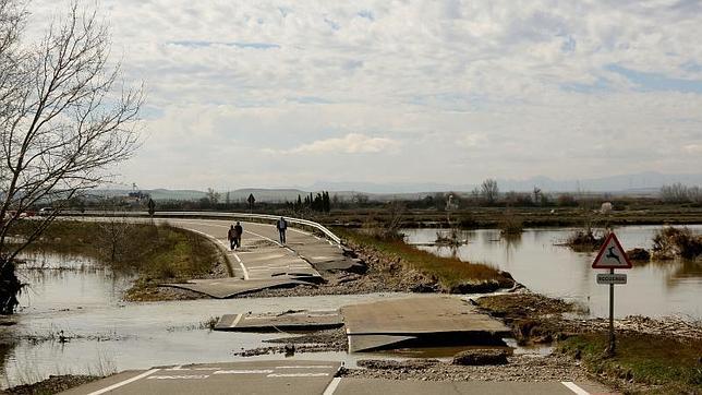 García Tejerina anuncia que su Ministerio aportará 60 millones de euros en las ayudas del Ebro