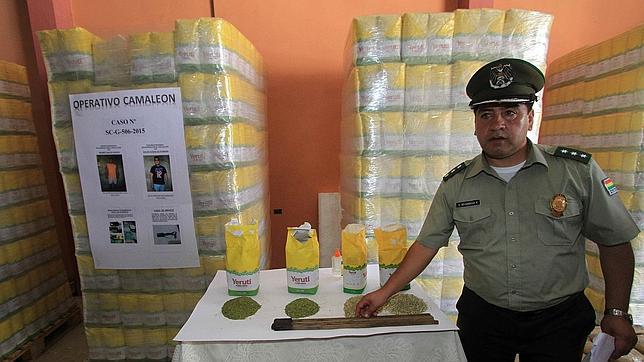 Incautan 27 toneladas de coca molida, camuflada como yerba mate en Bolivia