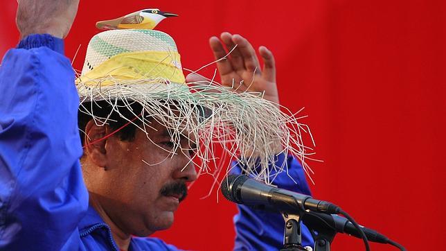 Maduro, con el sombrero del pajarito, durante un acto de campaña en Vargas