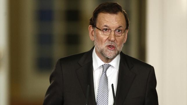 Rajoy advierte contra los «inventos» en política: «Es más fácil destruir que construir»