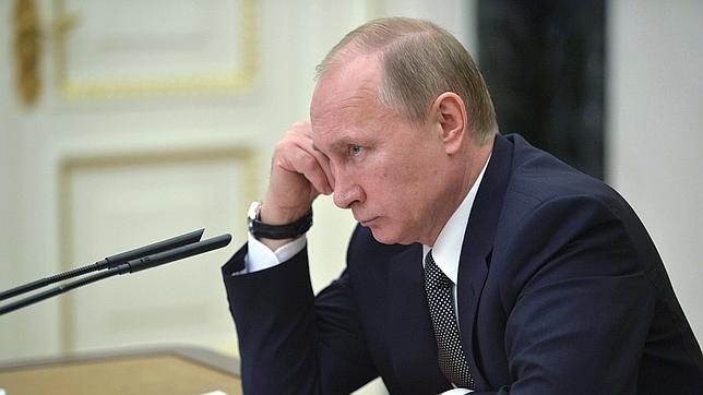 El presidente ruso, Vladímir Putin, durante una reunión del gobierno sobre crecimiento económico en Moscú, Rusia,
