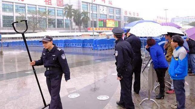 Un muerto y nueve heridos en un ataque con arma blanca en una estación china