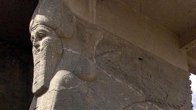 Toro alado con cabeza humana, situada en el área arqueológica de Nimrud