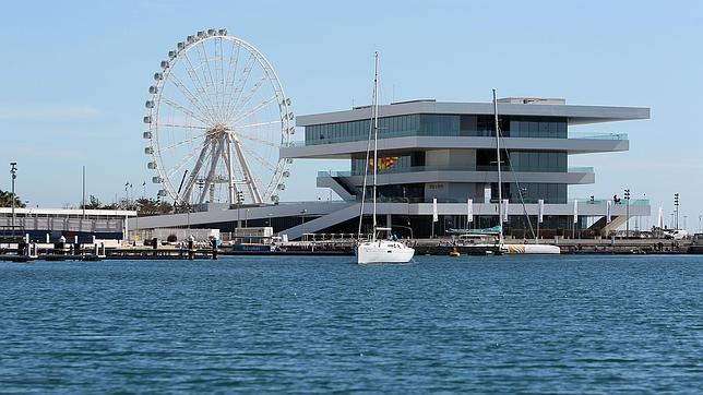 Valencia abre a orillas del Mediterráneo la noria móvil más alta de Europa