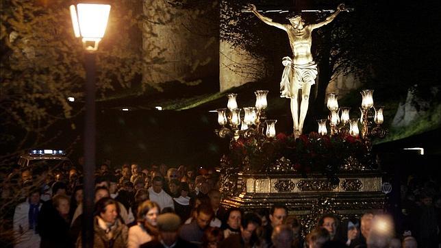 García Nieto invita a los vallisoletanos a acudir a la Semana Santa abulense y«vivir intensamente la religiosidad íntima y austera»