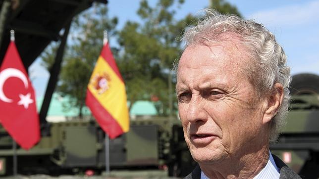 Morenés: «El mundo está muy revuelto y hay que calmar esas aguas»