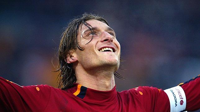 Totti ha ligado toda su carrera a los colores romanistas