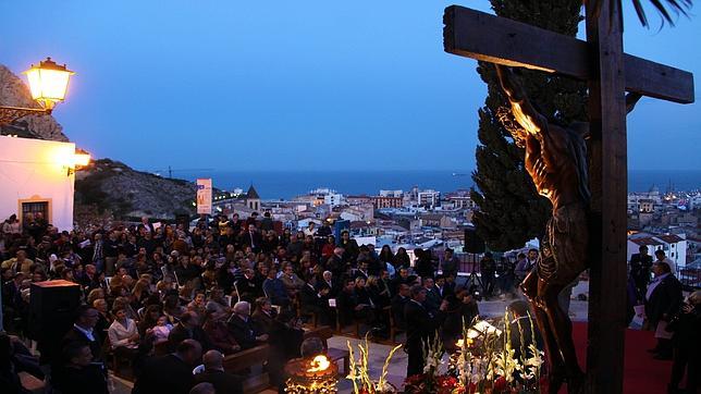 La Semana Santa de Alicante prohíbe los escotes y la falda corta en las procesiones