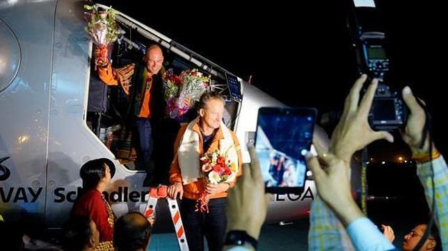 El Solar Impulse 2 bate un récord mundial en la segunda etapa de su vuelta al mundo