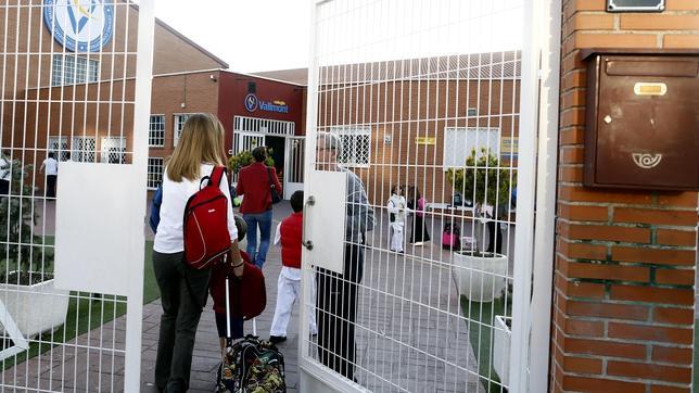 El letrado del colegio Vallmont: «El colegio expulsó al profesor nada más conocerse los hechos»