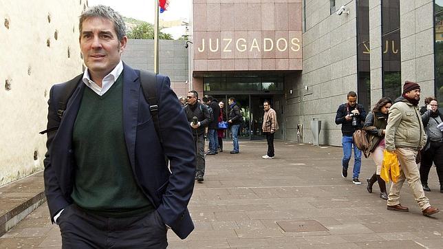 Fernando Clavijo sale de los juzgados tras declarar en el marco de la «Operación Corredor»