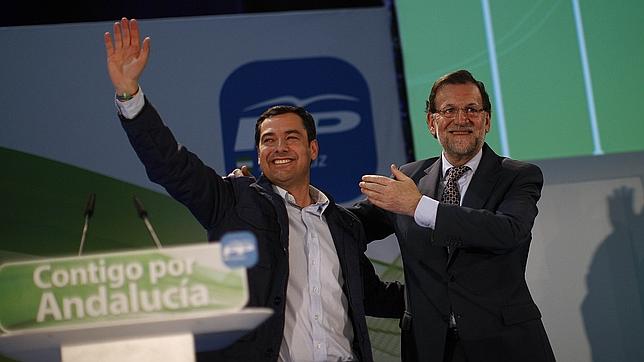 Juanma Moreno Bonilla y Mariano Rajoy, durante el primer día de campaña del 22-M, en Jerez de la Frontera
