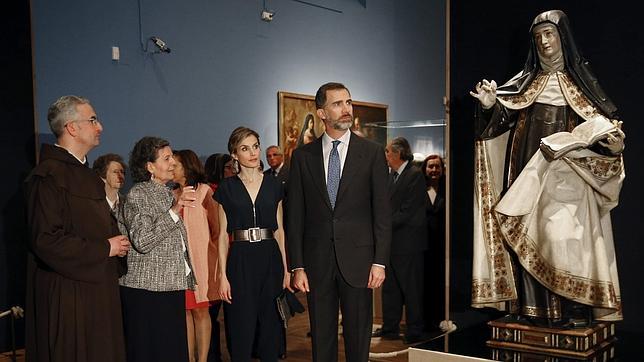 Doña Letizia vuelve a apostar por el «lowcost»: un mono de 49,99 euros