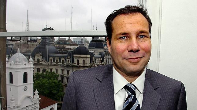 Un peritaje afirma que Nisman estaba de rodillas cuando recibió el disparo