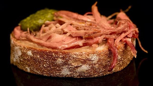 Original tosta de lacón con grelos