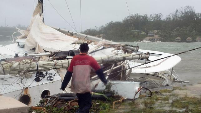 El ciclón Pam arrasa Vanuatu y mata a más de cincuenta personas