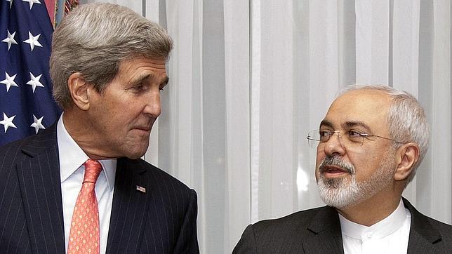 Kerry y Zarif posan antes de su nueva reunión