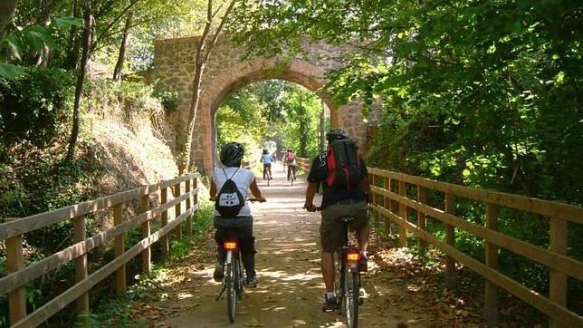 Diez vías verdes para apreciar la belleza de España en primavera