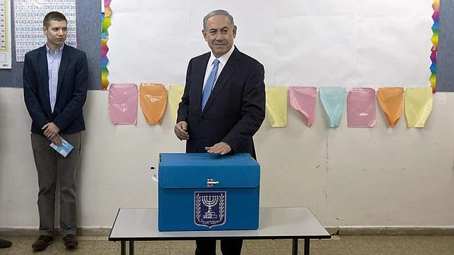 El hasta ahora primer ministro israelí ha votado en Jerusalén