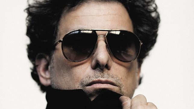 La justicia argentina rechaza que Andrés Calamaro cometiera delito al sugerir fumar «un porrito»