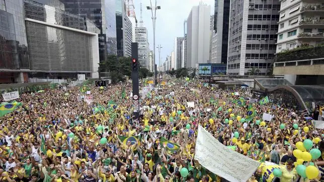 Manifestación celebrada el pasado domingo en Sao Paulo contra la gestión de Rousseff