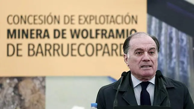 Tomás Villanueva durante el acto en la explotación minera de Wolframio