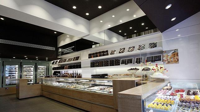 Interior de la pastelería Canal