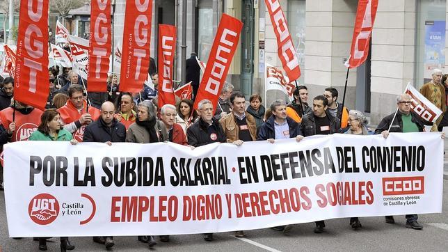Manifestación en Valladolid convocada por CC.OO. y UGT