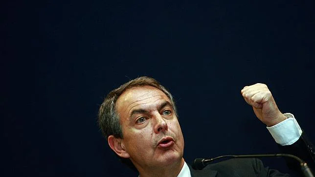 Zapatero viajará al Sáhara y Margallo recuerda que «no representa a España»
