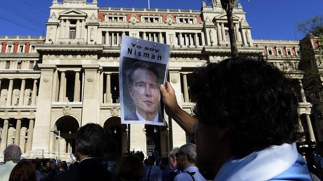 El Gobierno argentino convirtió en un «show» el piso donde murió Nisman