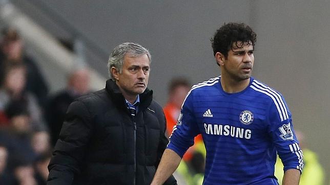 Mourinho y Costa, antes de la sustitución del delantero
