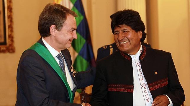 Zapatero saluda a Evo Morales, presidente de Bolivia