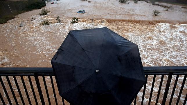 Temporal de lluvias: Alzira y Carcaixent recomiendan no llevar a los niños al colegio